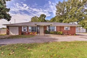 Memphis Home with Smoker, about 2 Miles to Graceland!